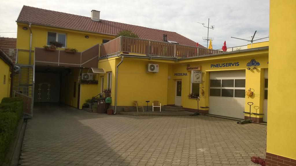 Penzion Toscana Lanžhot Exteriör bild
